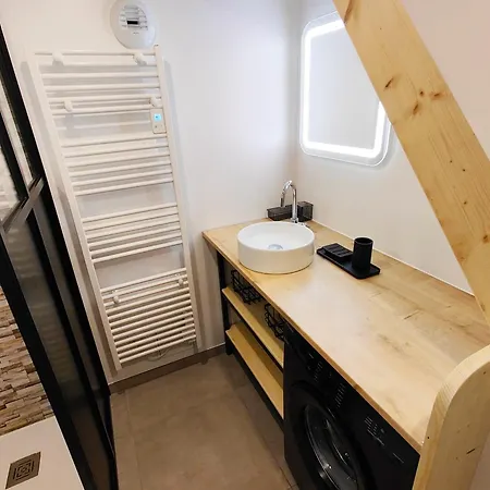 Maison Renovee Et Climatisee Avec Wifi A 600m De La *